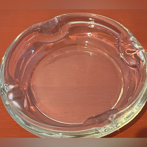 Heavy Clear Glass Ashtray Round Cigarettes, Cigars, Pipe Ashtray Collectors - Picture 1 of 10